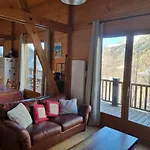 Avec Vue Imprenable Sur La Montagne