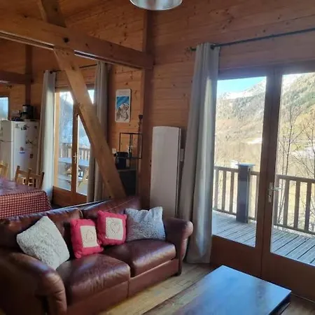 Avec Vue Imprenable Sur La Montagne